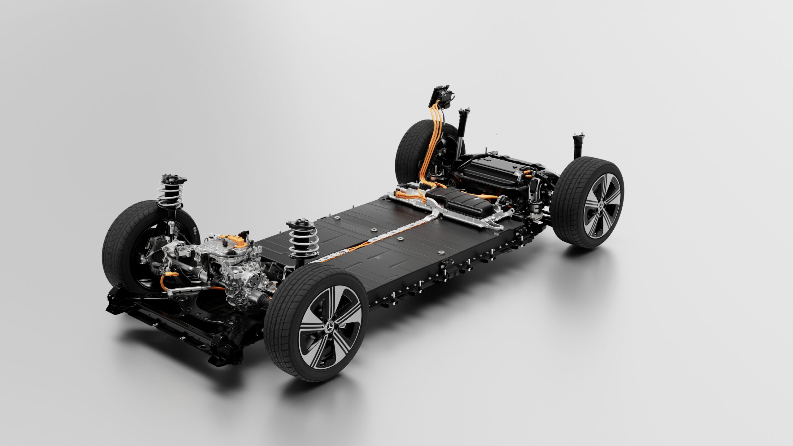 La batterie particulièrement plate de la nouvelle plateforme MMA Mercedes.