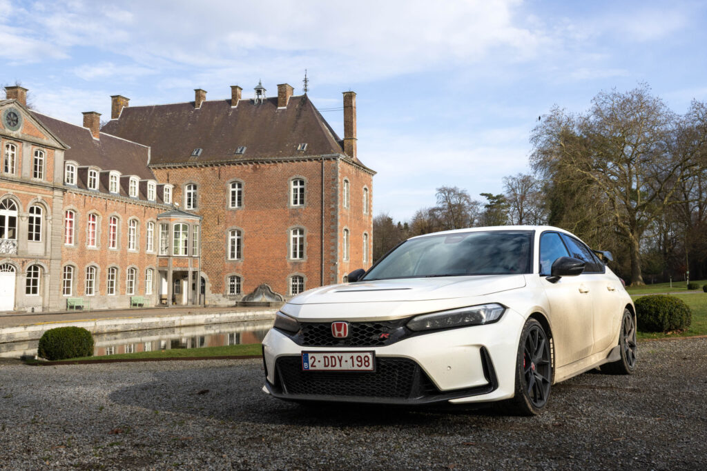 Le blanc est la signature des Honda sportives, mais c'est particulièrement salissant.